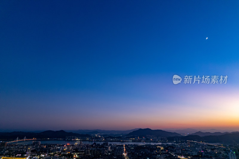 广东肇庆城市晚霞夜幕降临航拍摄影图