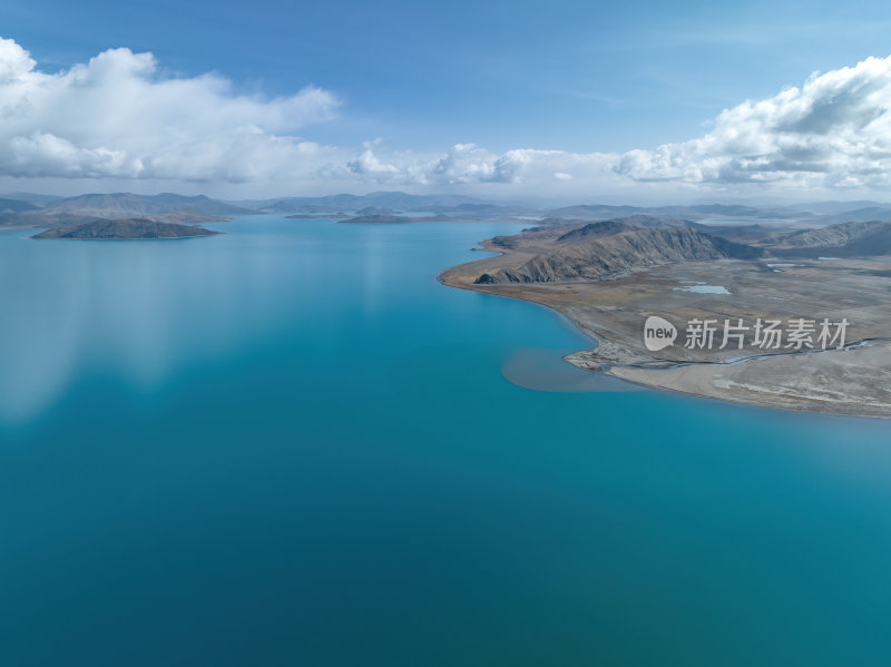 西藏山南羊卓雍措圣湖神湖蓝色高空航拍