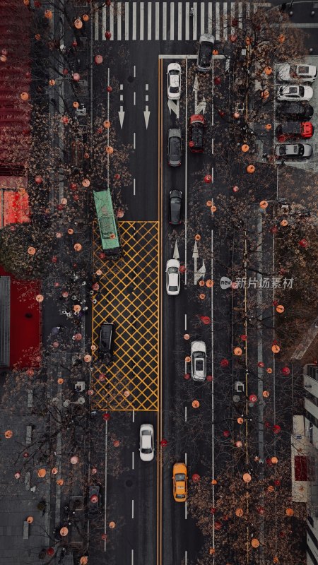 春节氛围五颜六色道路俯瞰