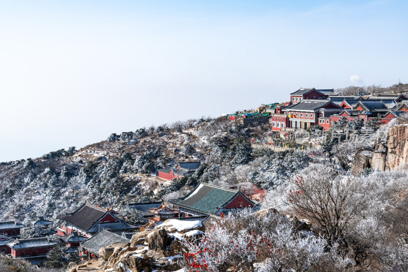 春雪后的泰安泰山风景区自然风光景点景观