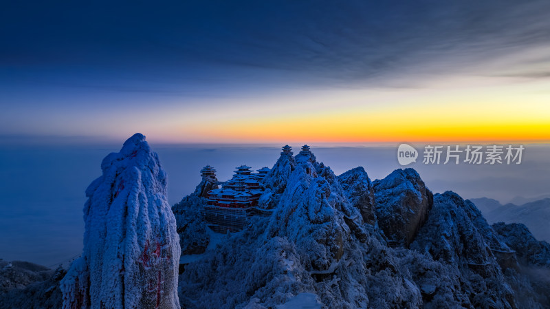 河南老君山清晨雪后云海日出航拍