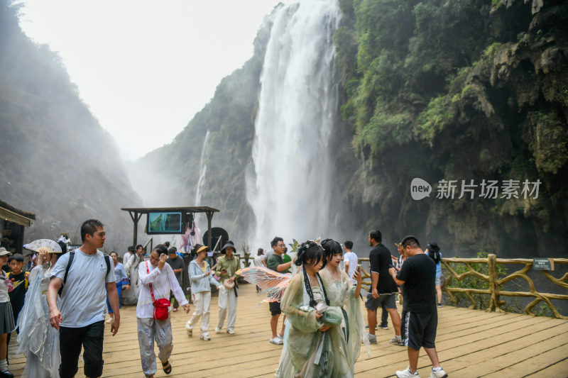 峡谷山川瀑布水流奔腾大自然风光