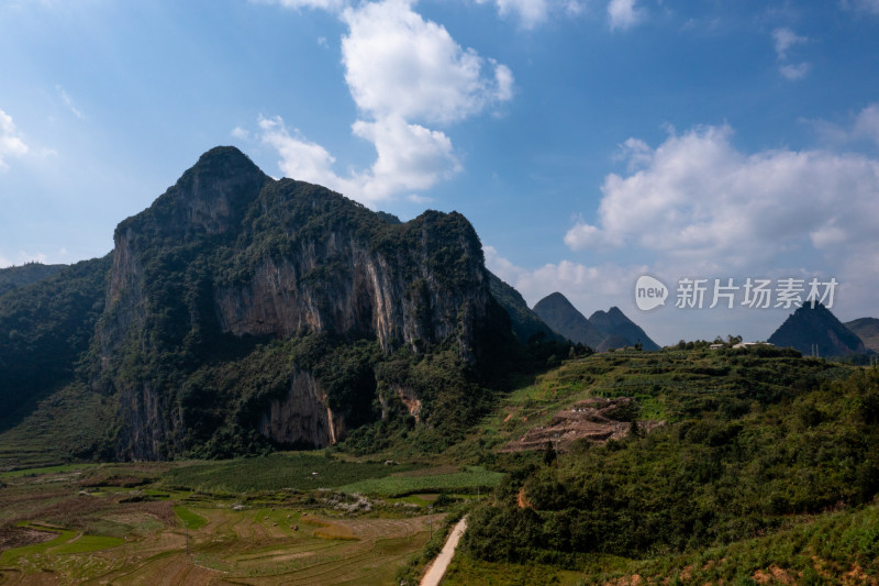 山脉 山峰 山峦 云雾缭绕的山峰