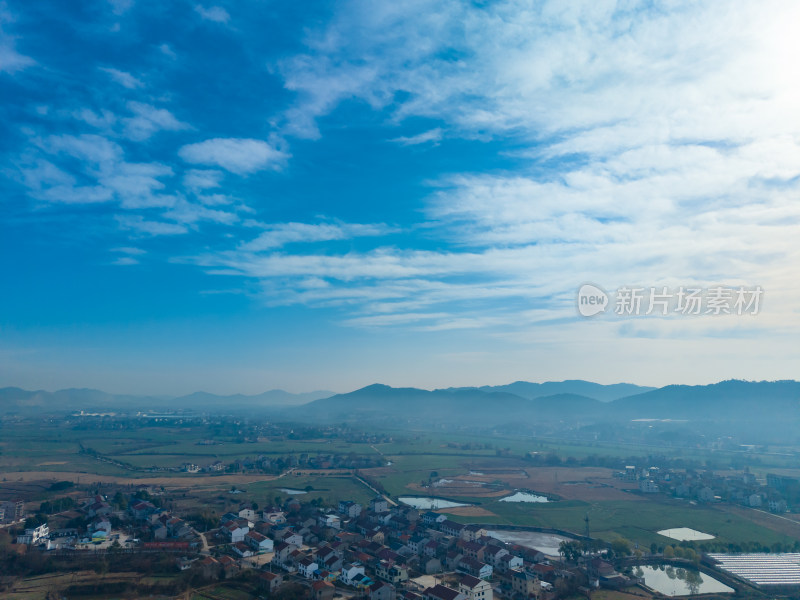 乡村田野城市远景航拍