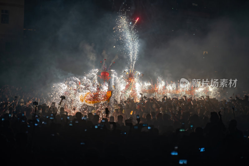 广东梅州中国非遗顺丰火龙狂舞夜焰火龙腾