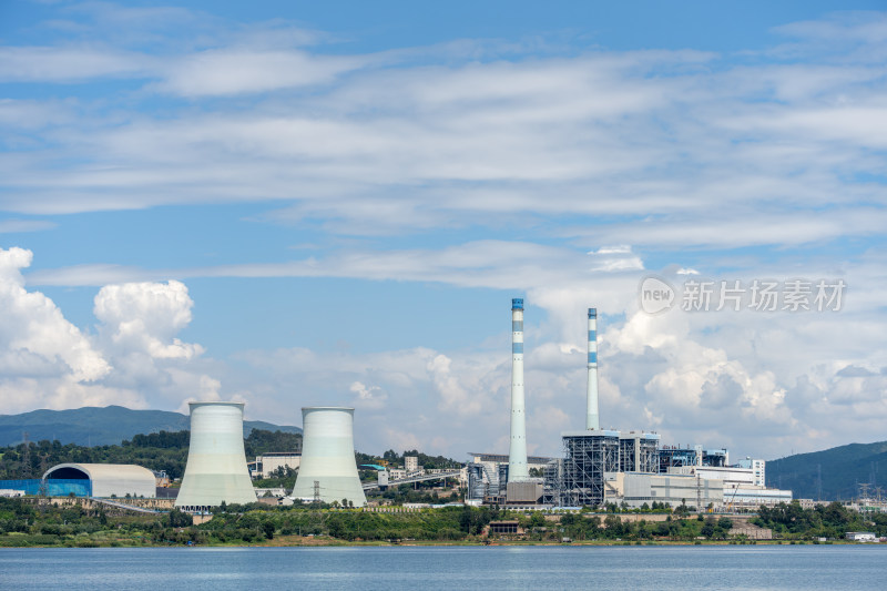 阳宗海水边的大型发电厂全景