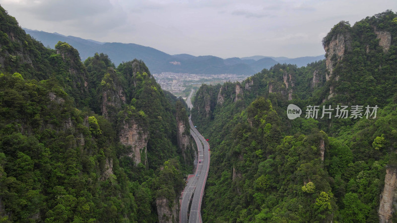 航拍湖南张家界百丈峡唯美公路