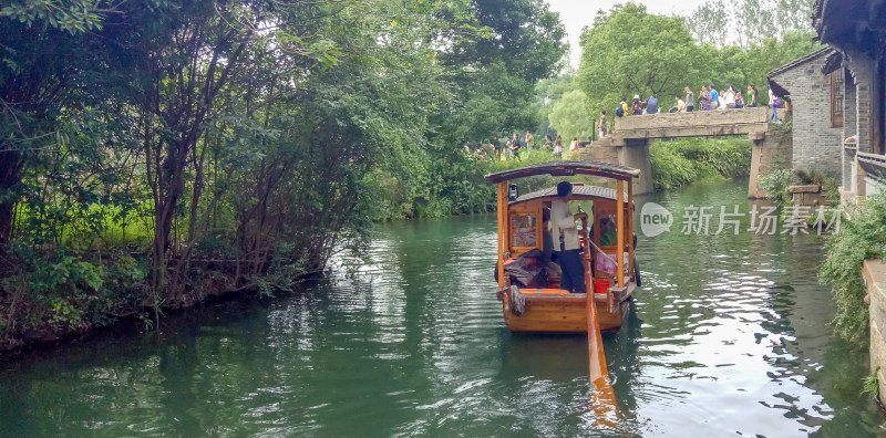 水乡河道游船及古建筑景观