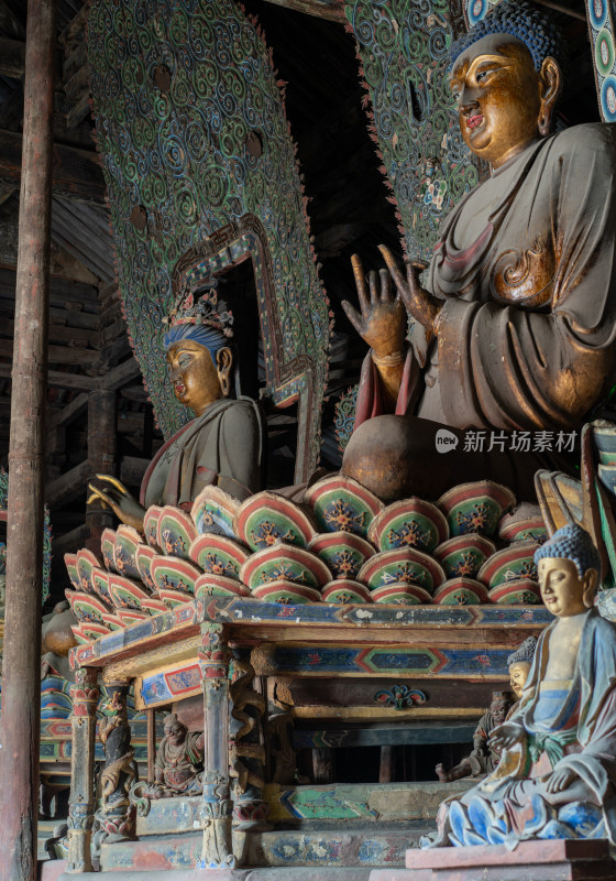 朔州崇福寺古建筑内精美的佛像雕塑