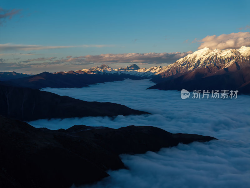 四川甘孜州子梅垭口云海贡嘎雪山高空航拍