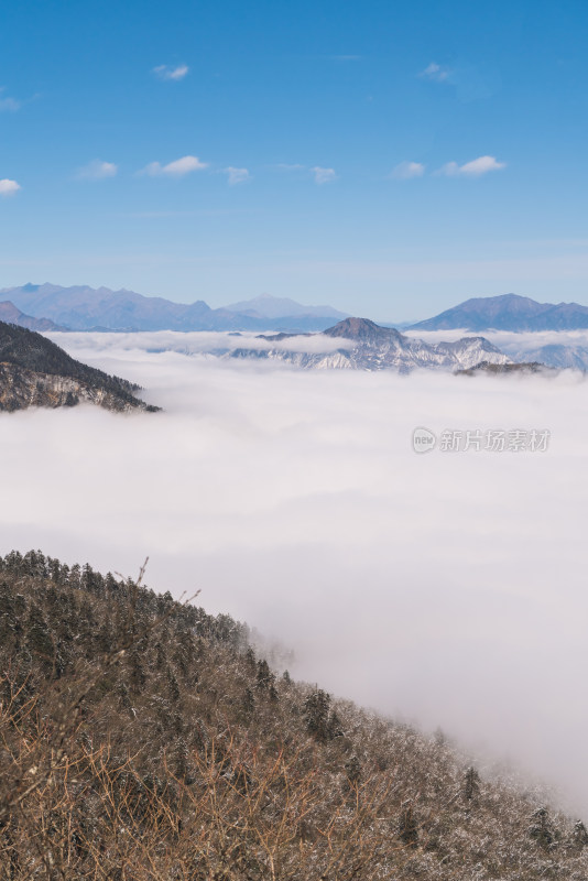 山顶俯瞰云海景观