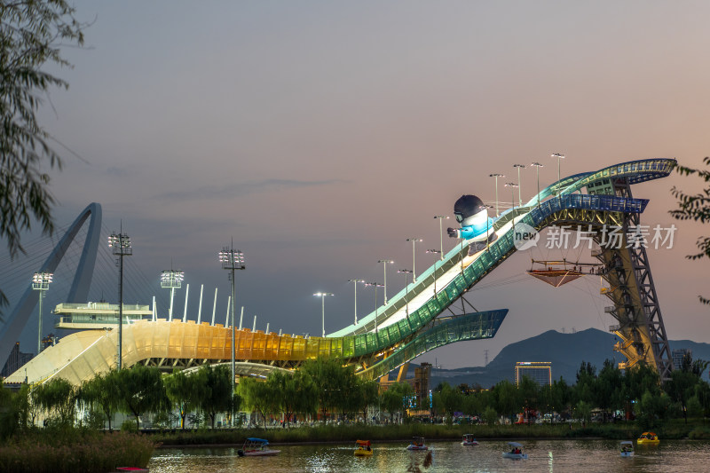 北京首钢滑雪大跳台黄昏景观