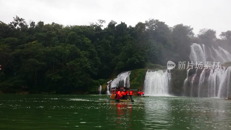 南宁山间瀑布自然风景