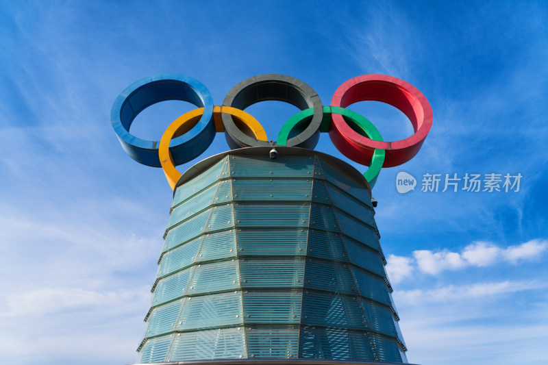 北京奥林匹克塔顶奥运五环仰视角度特写