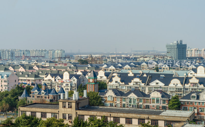 上海郊区欧式风格建筑群的城市风光全景