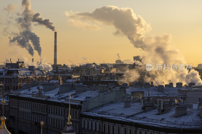 圣彼得堡城市建筑群屋顶雪景