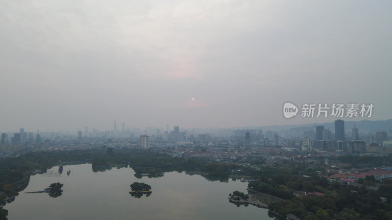 航拍山东济南大明湖景区清晨