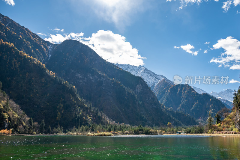 晴朗午后，四川毕棚沟景区秋景