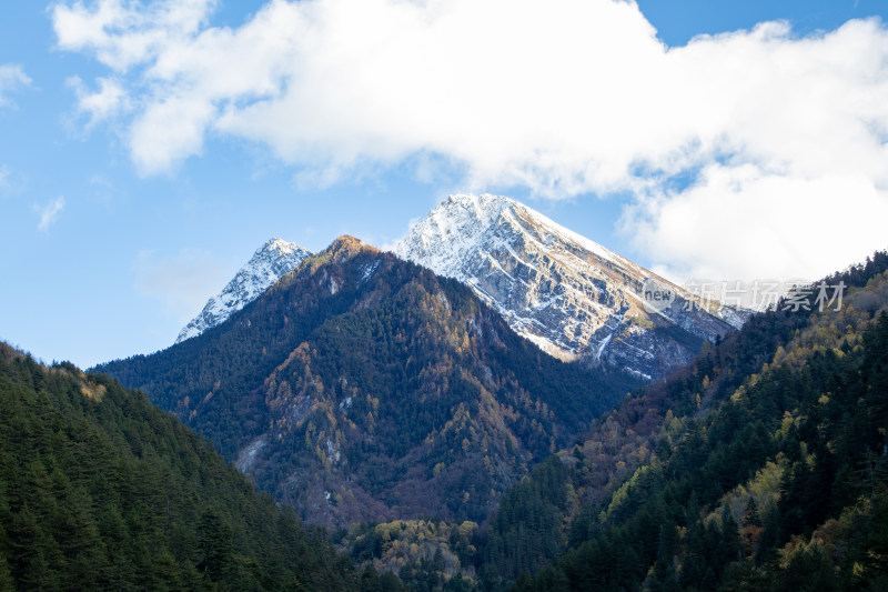 秋日雪山胜景，九寨沟