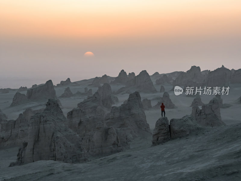 青海海西州俄博梁无人区戈壁滩上的奇特地貌