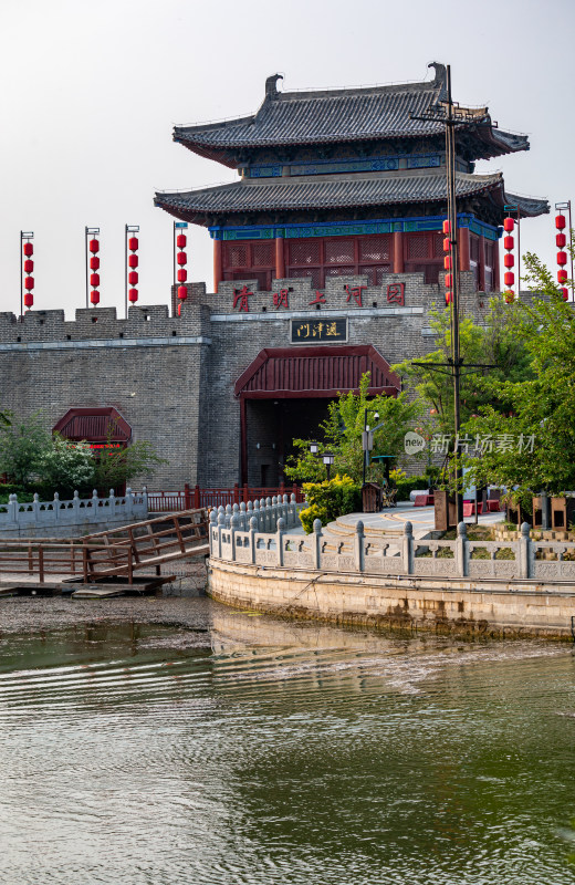 河南开封宋韵御河景点建筑倒影景观