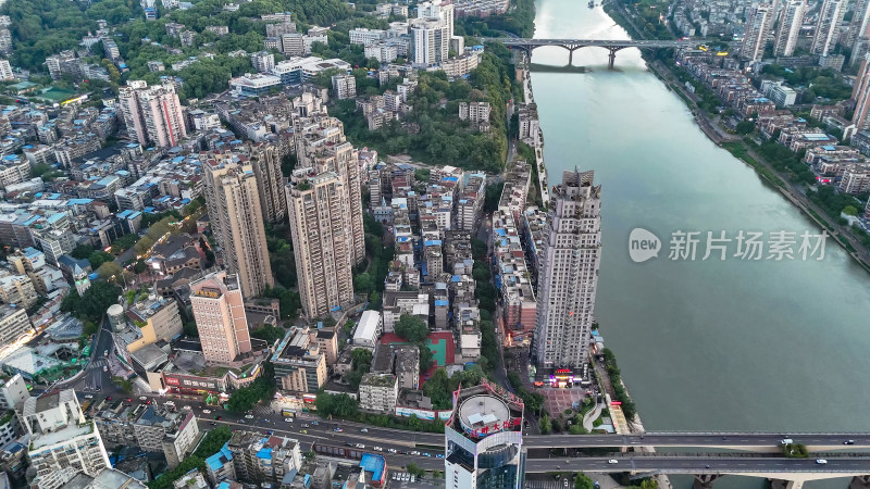 夕阳下的泸州城市风光航拍图