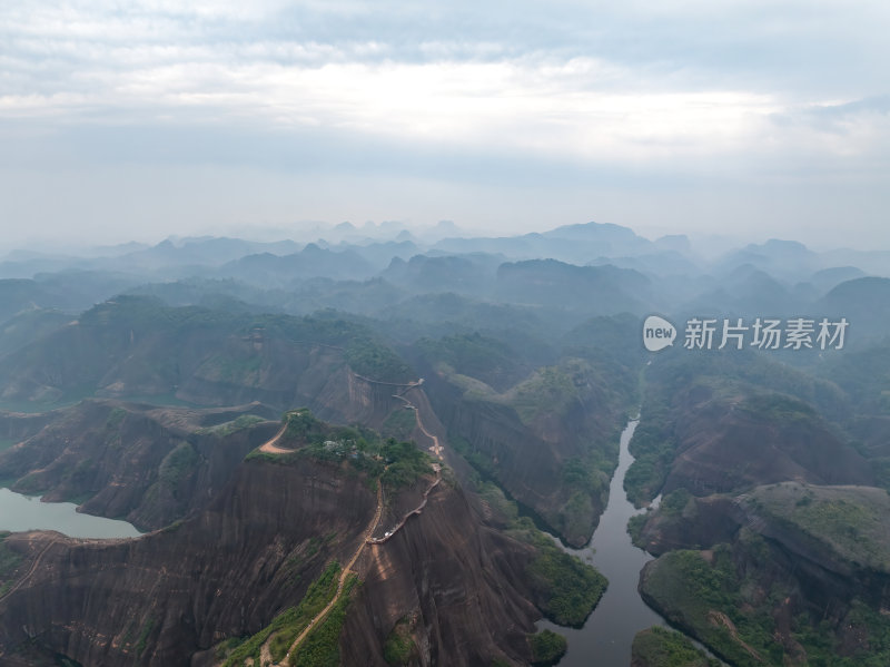 湖南郴州晨雾高椅岭山峰山峦漫步航拍