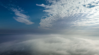 航拍白云之上天空背景图