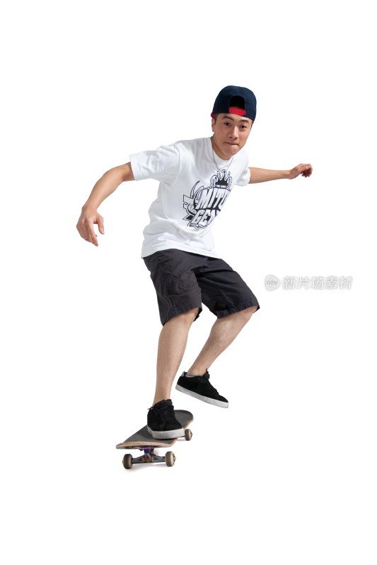 棚拍年轻男人玩滑板