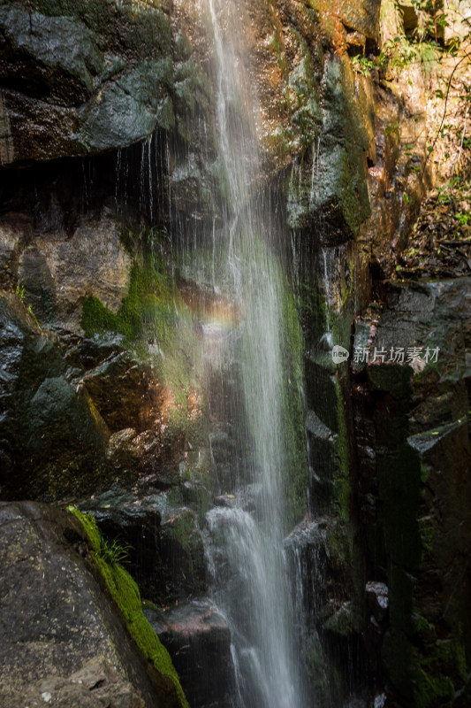 莫干山溪流瀑布风景