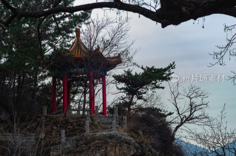 青岛崂山北九水景区，秋冬时节的荒芜景色