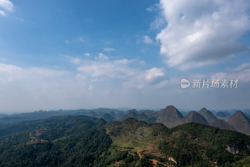 山脉 山峰 山峦 云雾缭绕的山峰