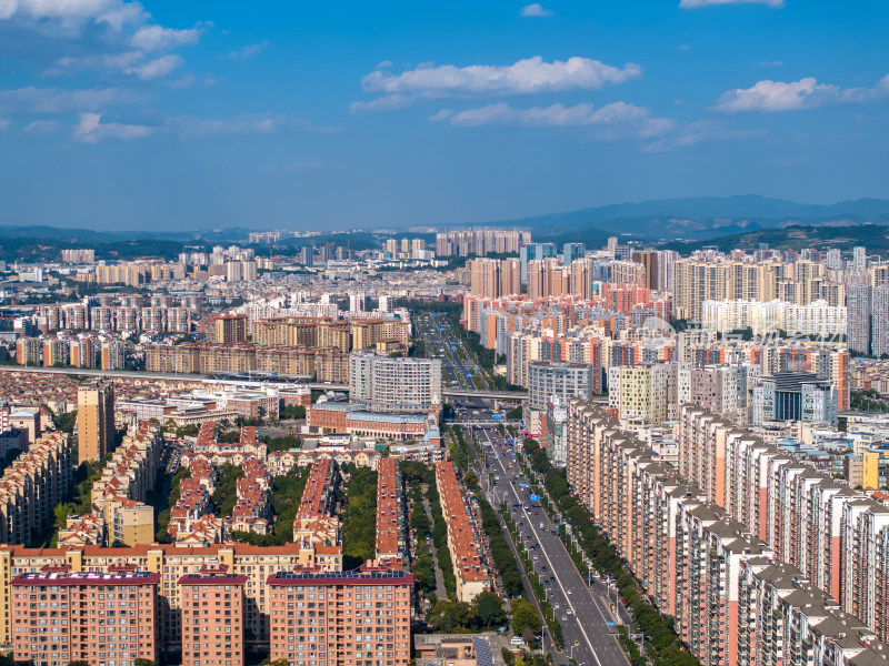 云南昆明城市蓝天白云风景建筑航拍