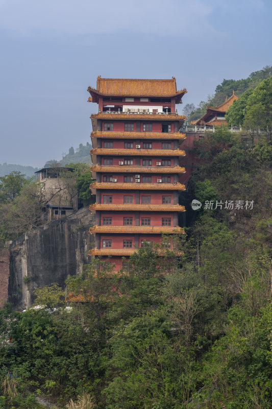 重庆丰都鬼城依山而建的楼房