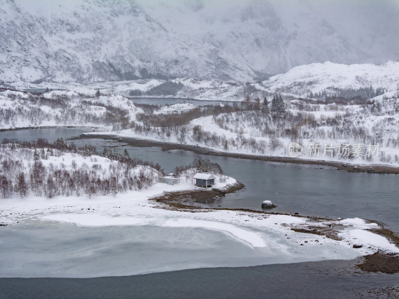 挪威罗弗敦群岛北极圈奥镇冬季雪景高空航拍