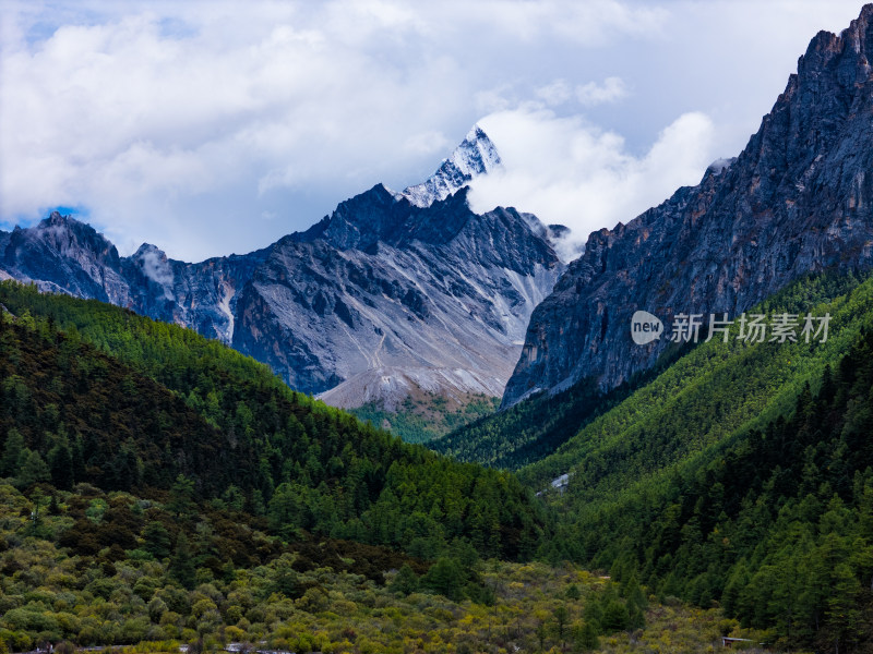 四川稻城亚丁旅游区美丽风光