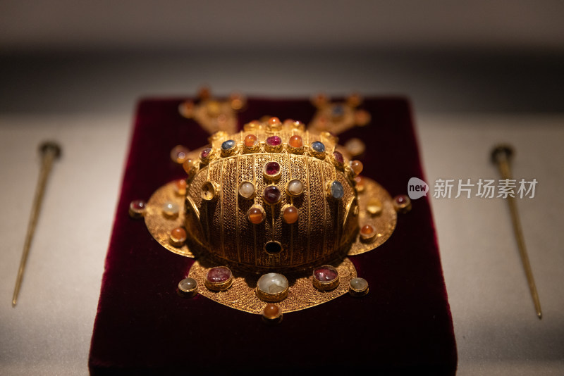 金累丝镶宝石金冠 明代 中国国家博物馆藏