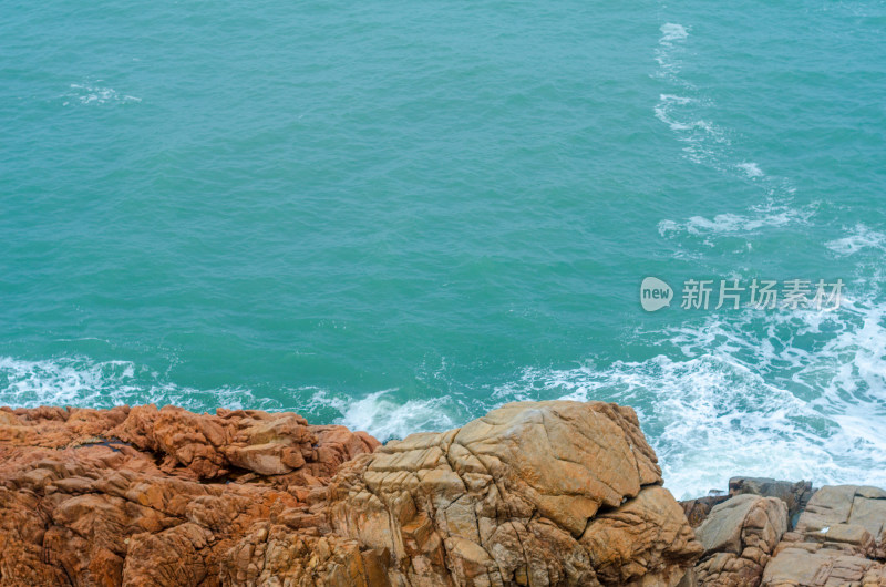 青岛小麦岛，黄海之滨宽阔的海面