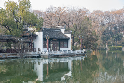 冬日，合肥市包公园湖边风景