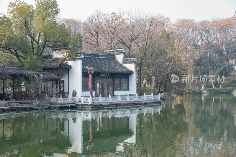 冬日，合肥市包公园湖边风景