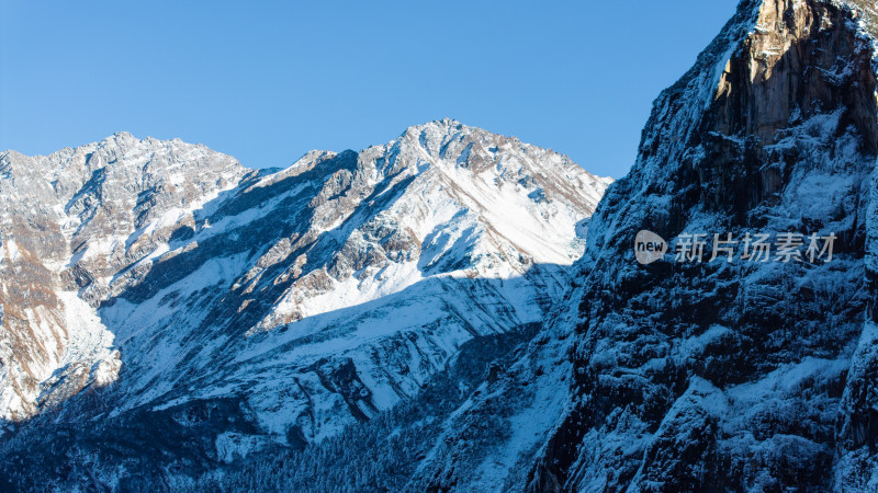 四川甘孜海螺沟景区看到的贡嘎等众多雪山