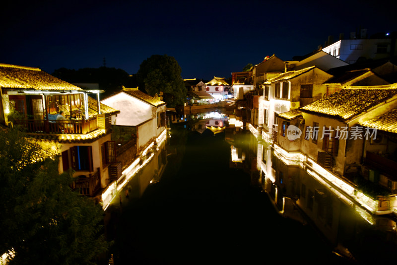 江苏苏州同里古镇水乡夜景