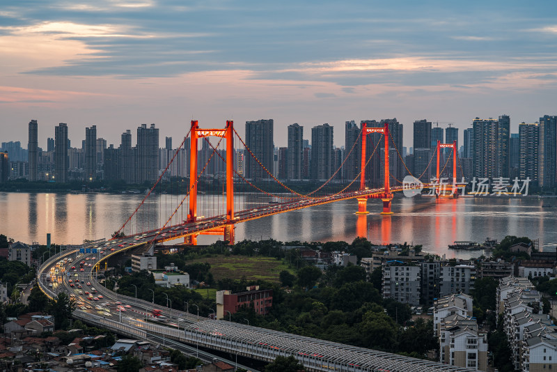 武汉鹦鹉洲长江大桥夜景