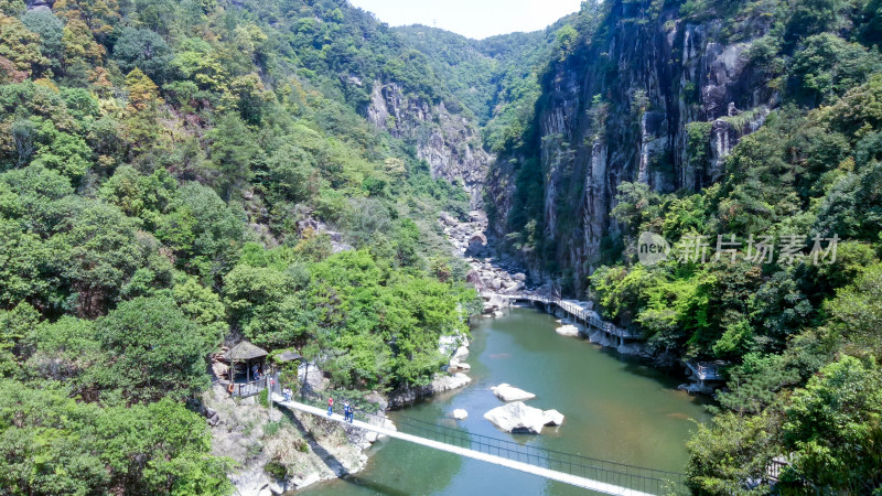 山间河流吊桥自然风光