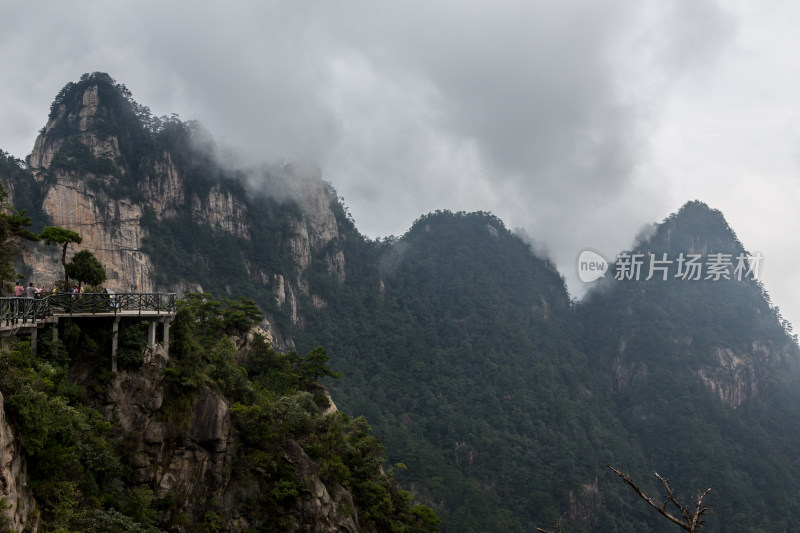 云海中的大明山