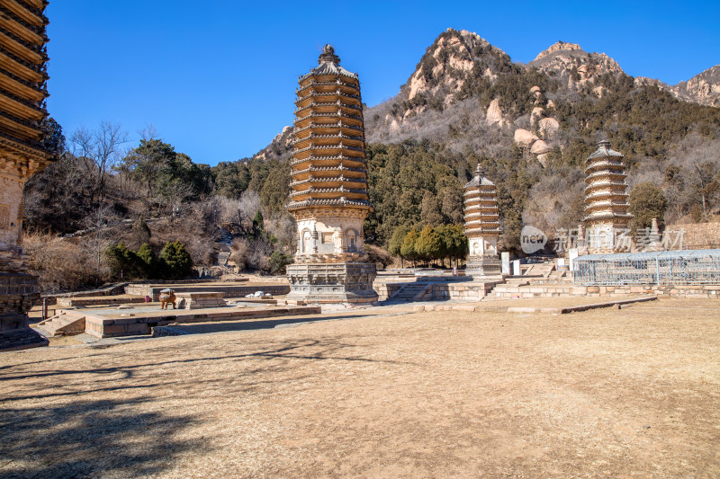 北京景点银山塔林的古塔