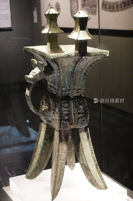 古代青铜酒器文物展示