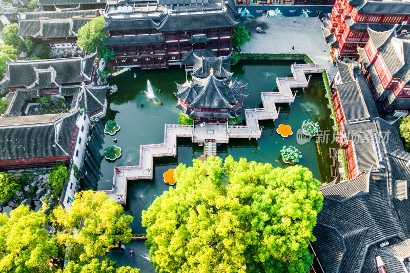 上海豫园城隍庙商城九曲桥清晨日出