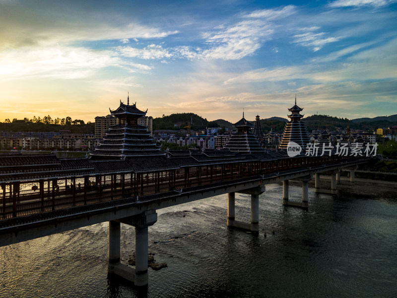 侗族特色建筑风雨桥航拍摄影图