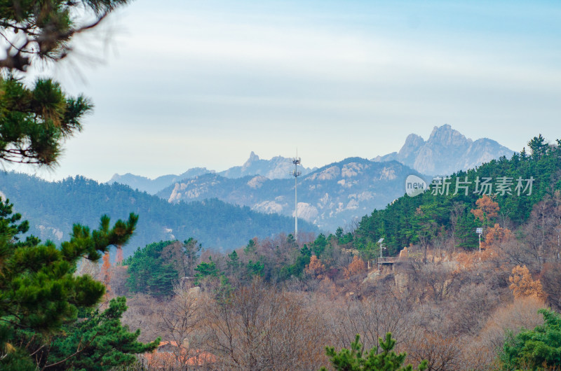 山东青岛崂山北九水风景区，秋季山峰